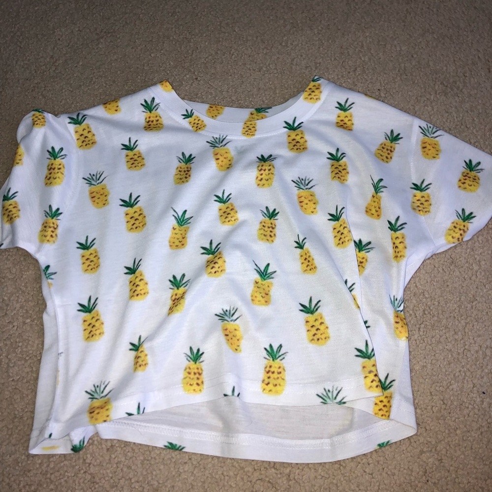 white pineapple detailed cropped short sleeve tee